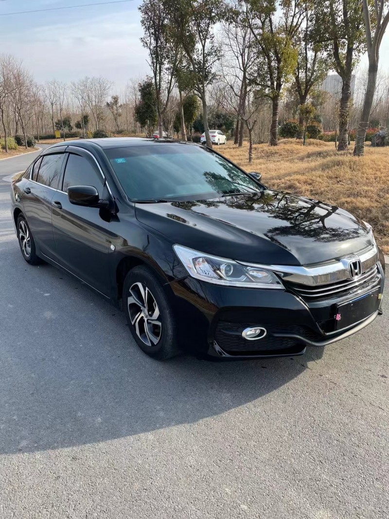 徐州17年本田雅阁2