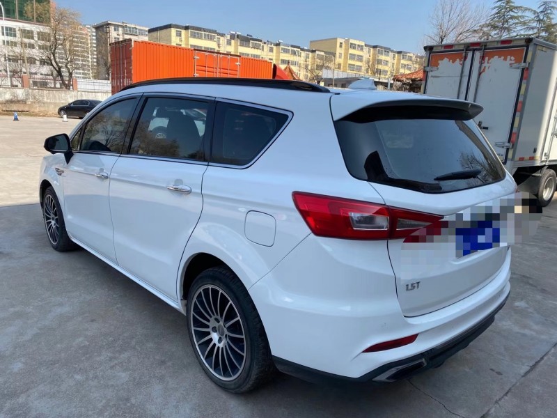 泰安18年力帆汽車軒朗9