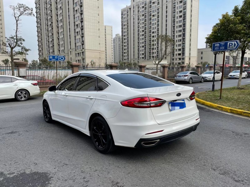 上海19年福特蒙迪歐8
