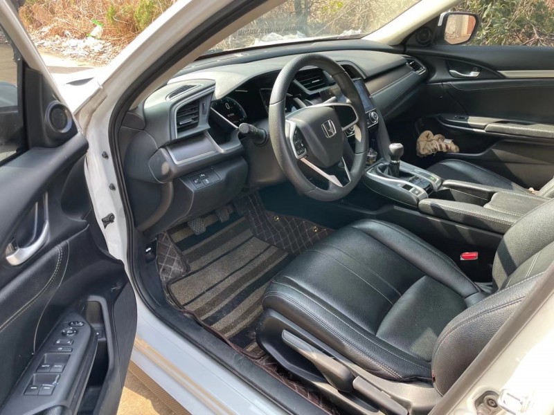 盐城17年本田思域1