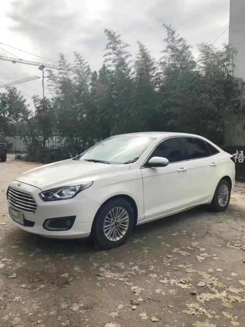 枣庄17年福特福睿斯4