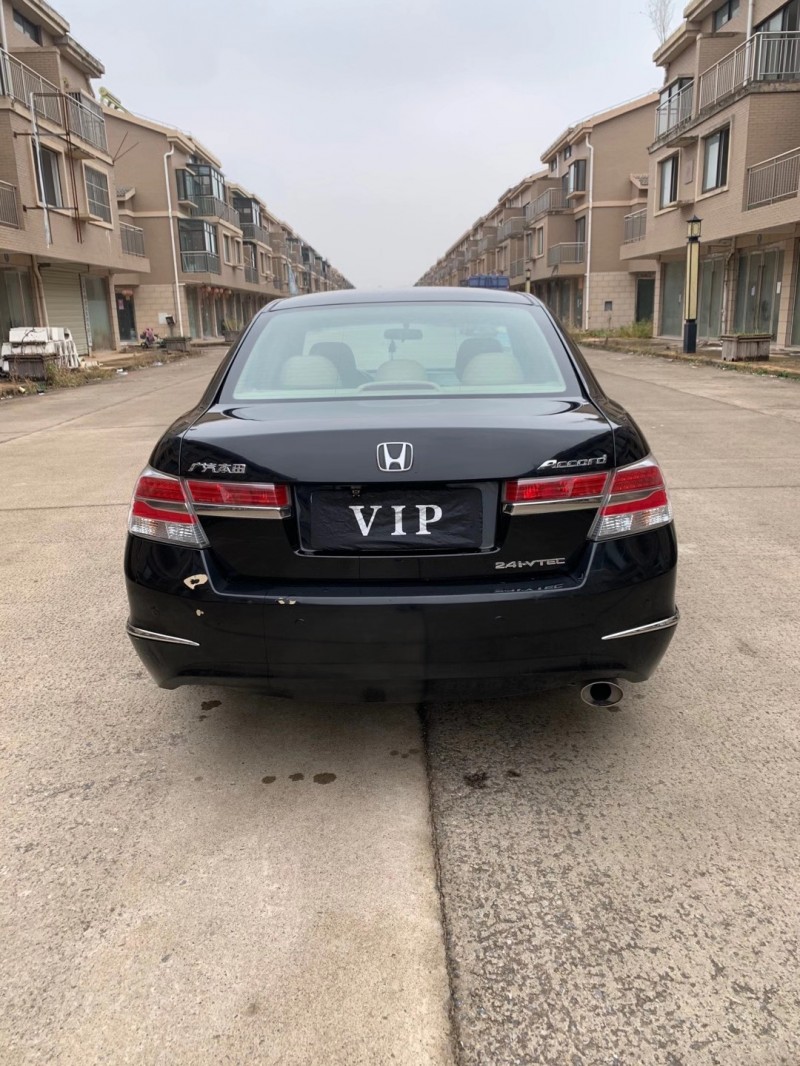 徐州13年本田雅阁3