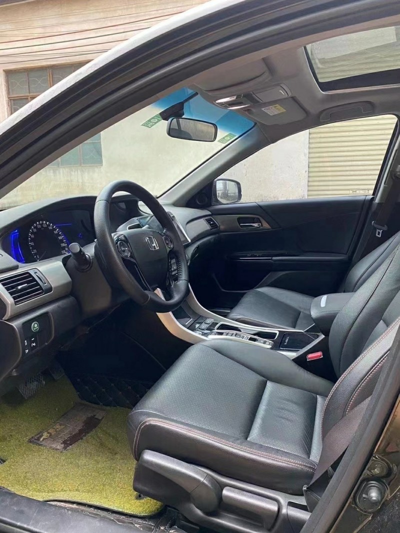 江门17年本田雅阁2