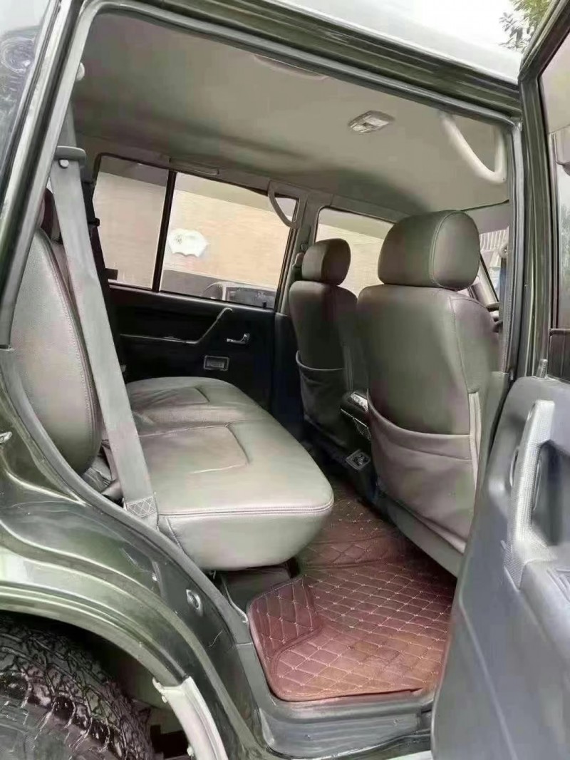 成都15年獵豹汽車黑金剛5