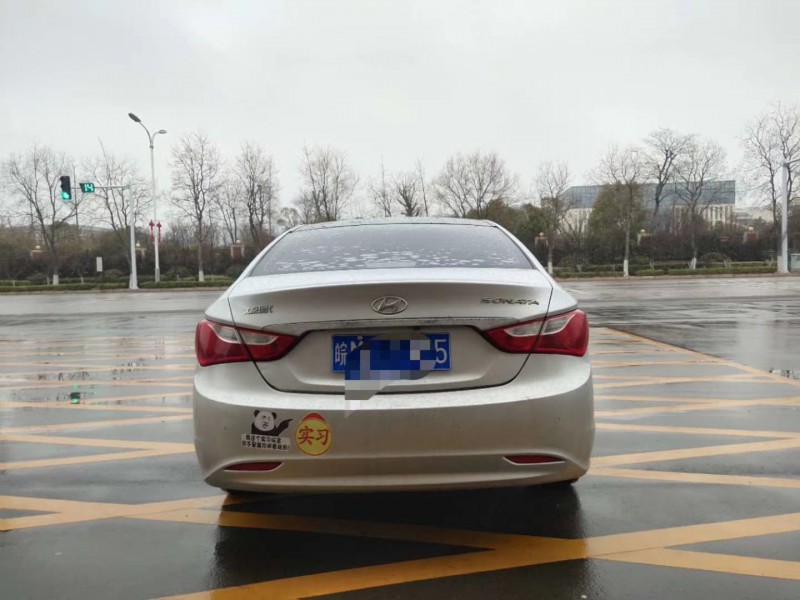 徐州13年现代索纳塔八4
