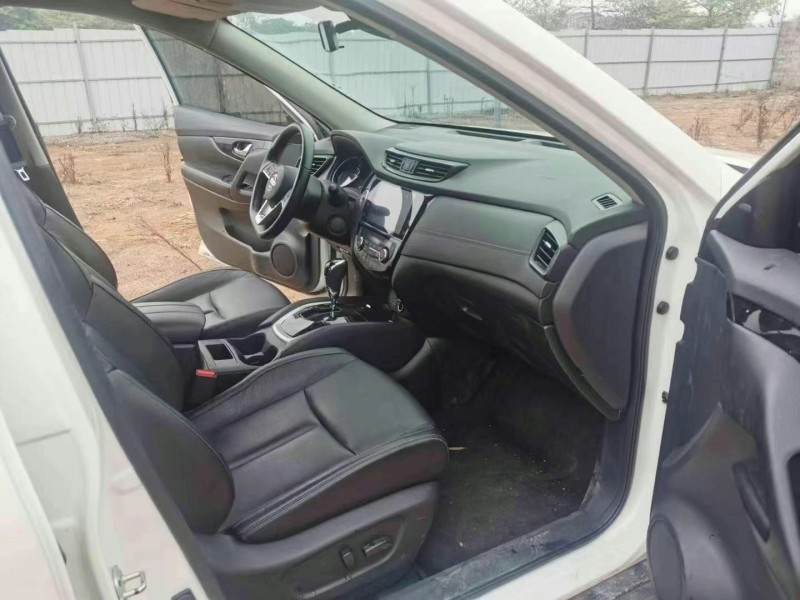 賀州20年日產奇駿3