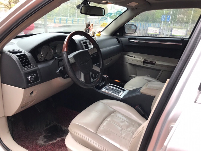 广州06年克莱斯勒300C5