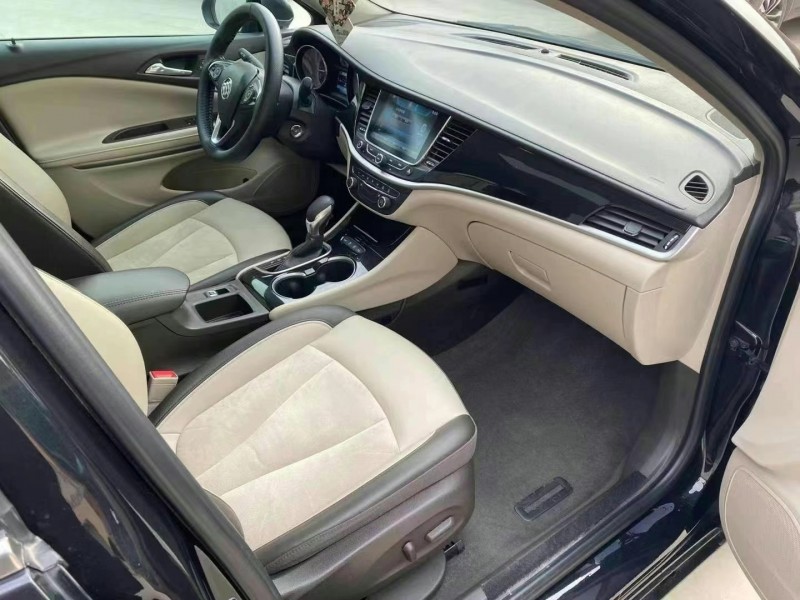 保定16年别克威朗4