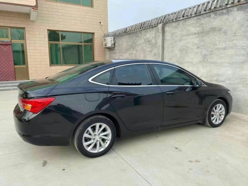 保定16年别克威朗8