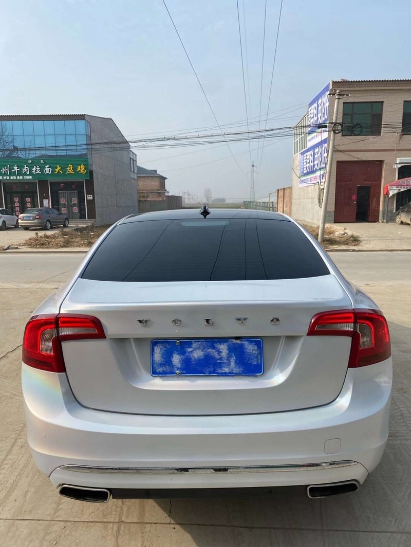 保定18年沃尔沃S60L1