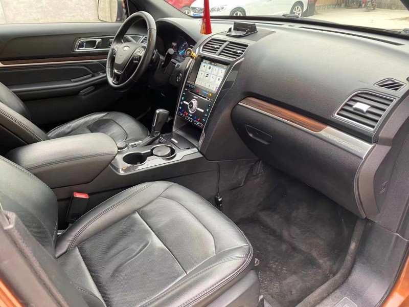 保定17年福特探险者4