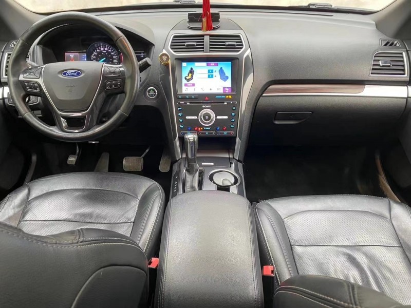 保定17年福特探险者5