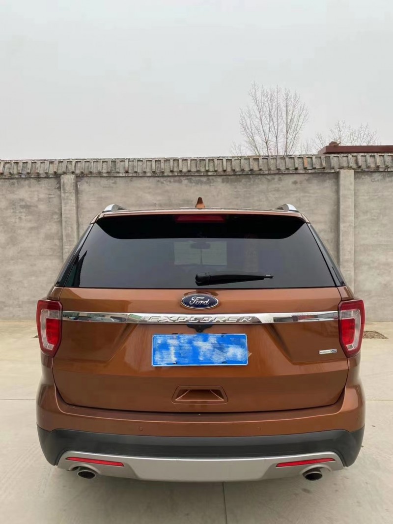 保定17年福特探险者9