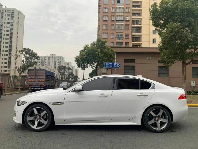 嘉興16年捷豹XE8