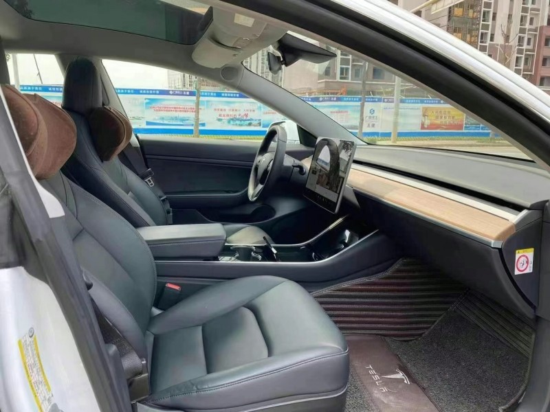 南寧19年特斯拉MODEL 34