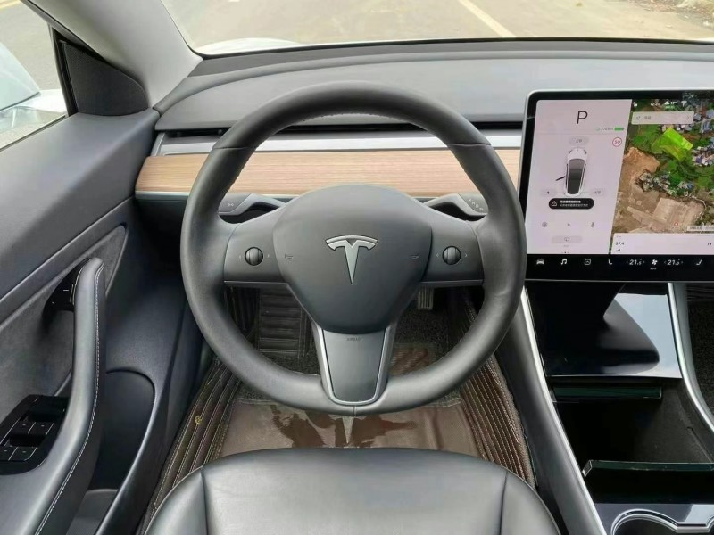 南寧19年特斯拉MODEL 35