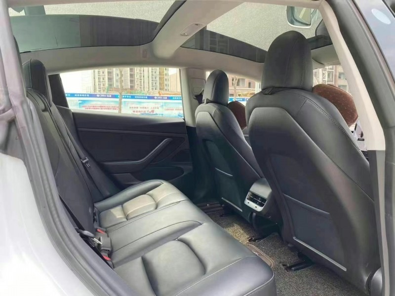 南寧19年特斯拉MODEL 37
