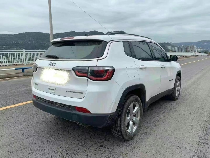 重慶20年Jeep指南者8