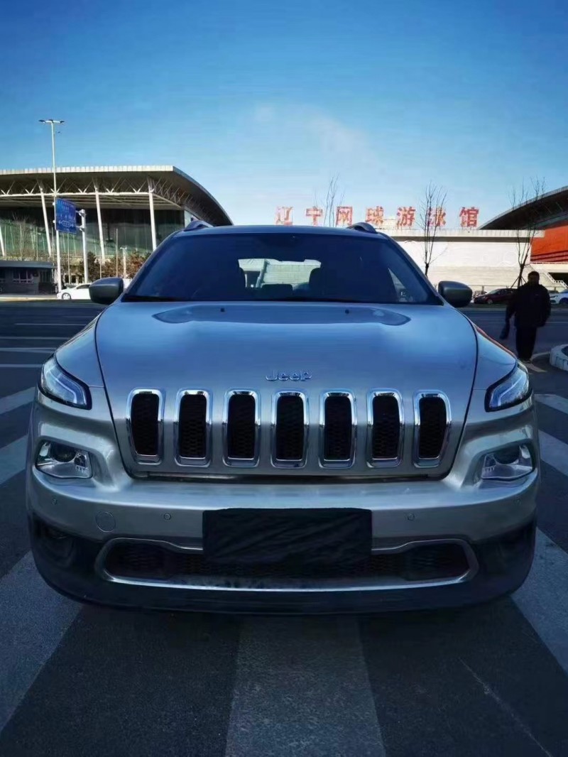 沈陽16年Jeep自由光1