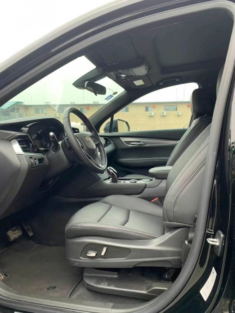 武汉20年凯迪拉克XT68