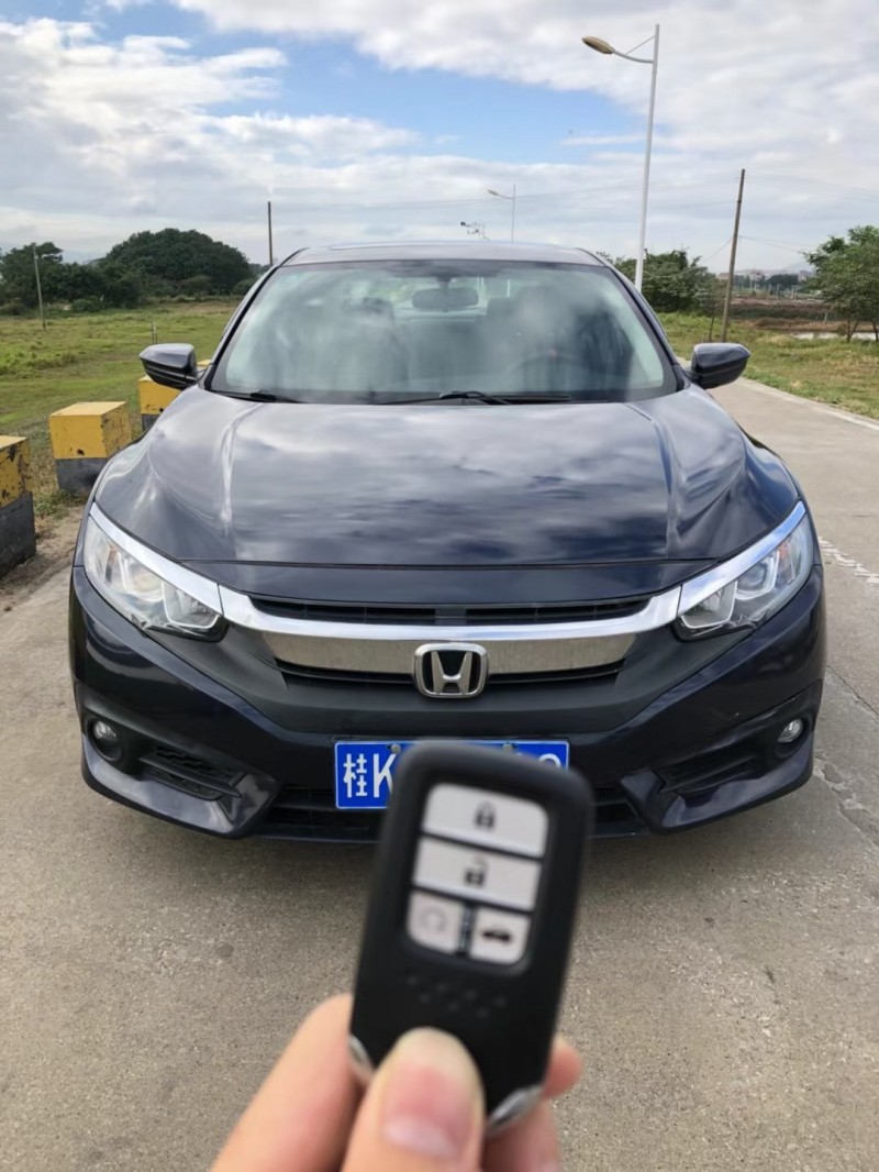 佛山17年本田思域1