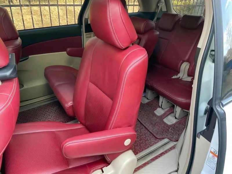 青岛17年丰田普瑞维亚2