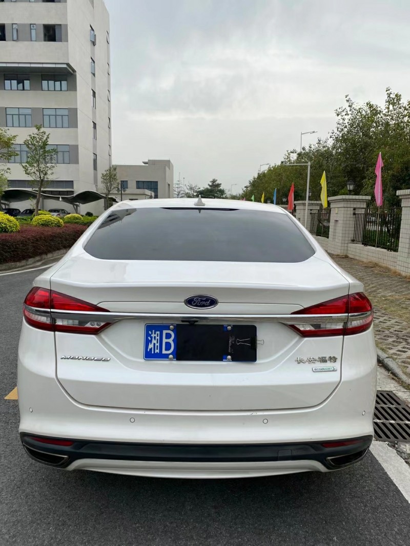 中山17年福特蒙迪欧8