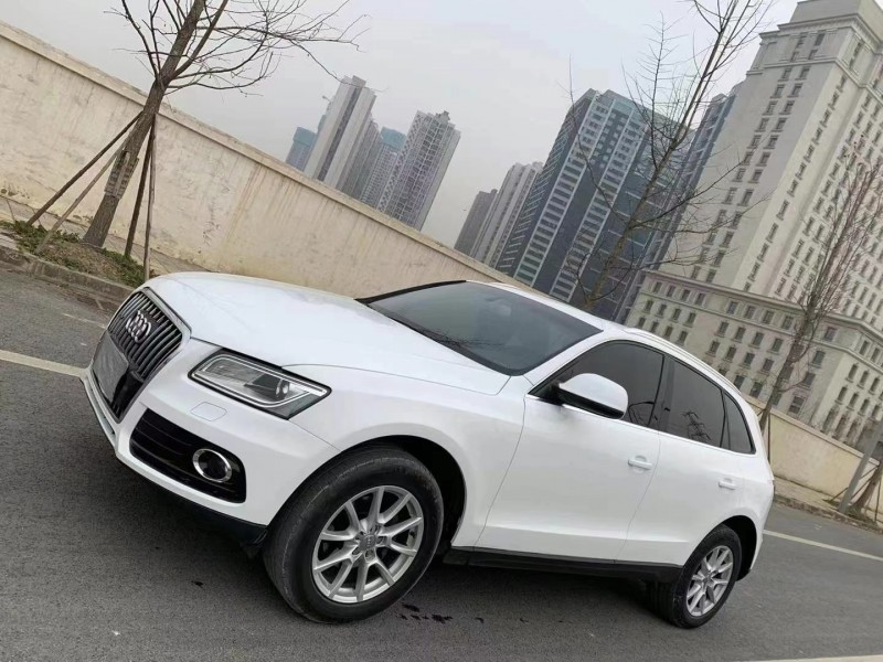 成都15年奥迪Q58