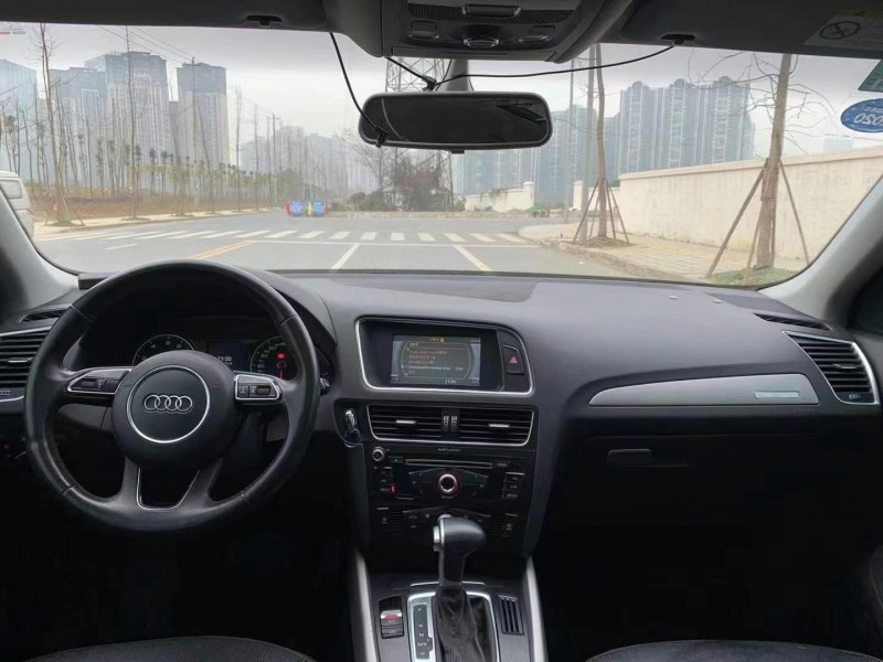 成都15年奥迪Q54