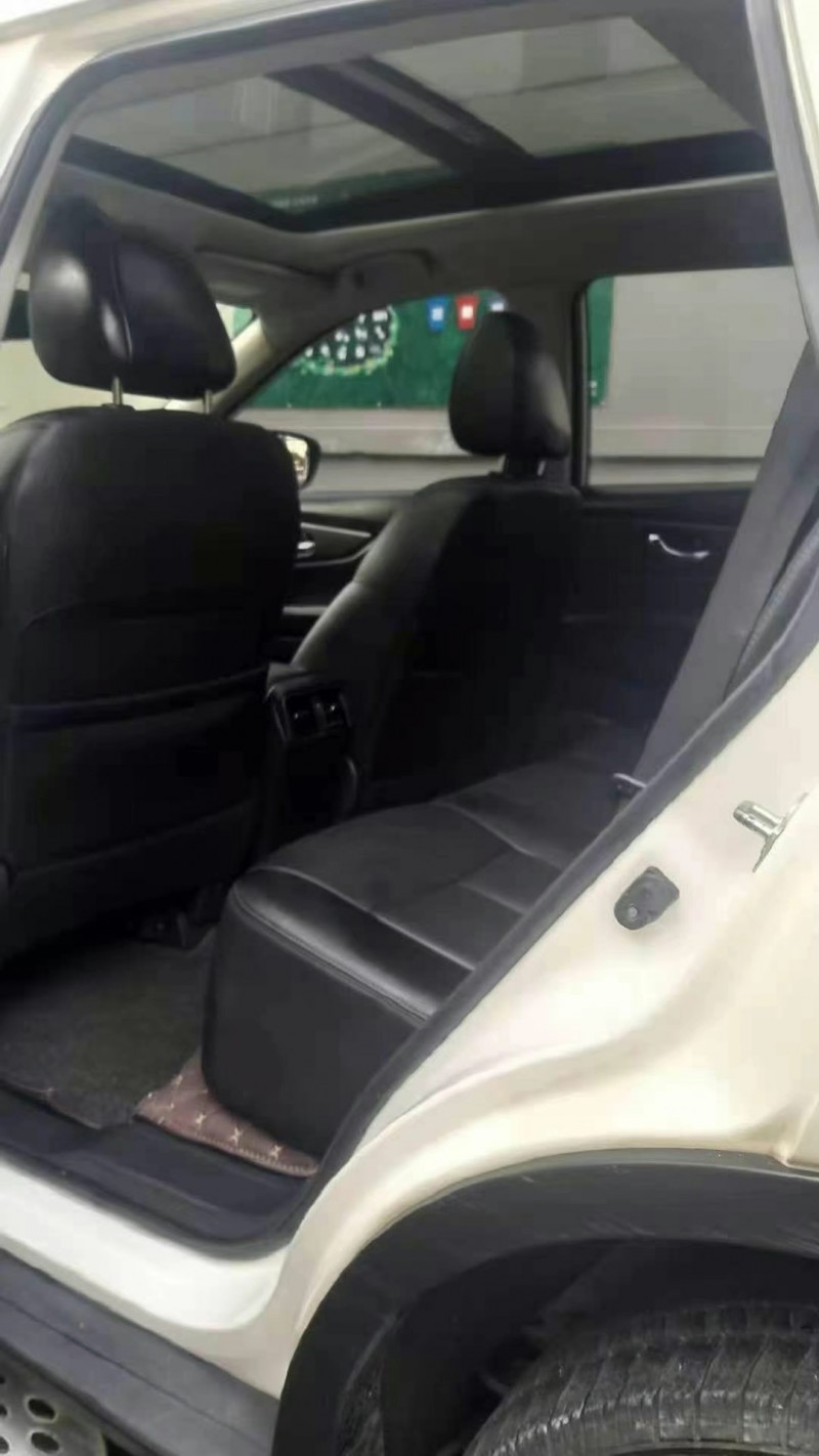 武汉16年日产奇骏2