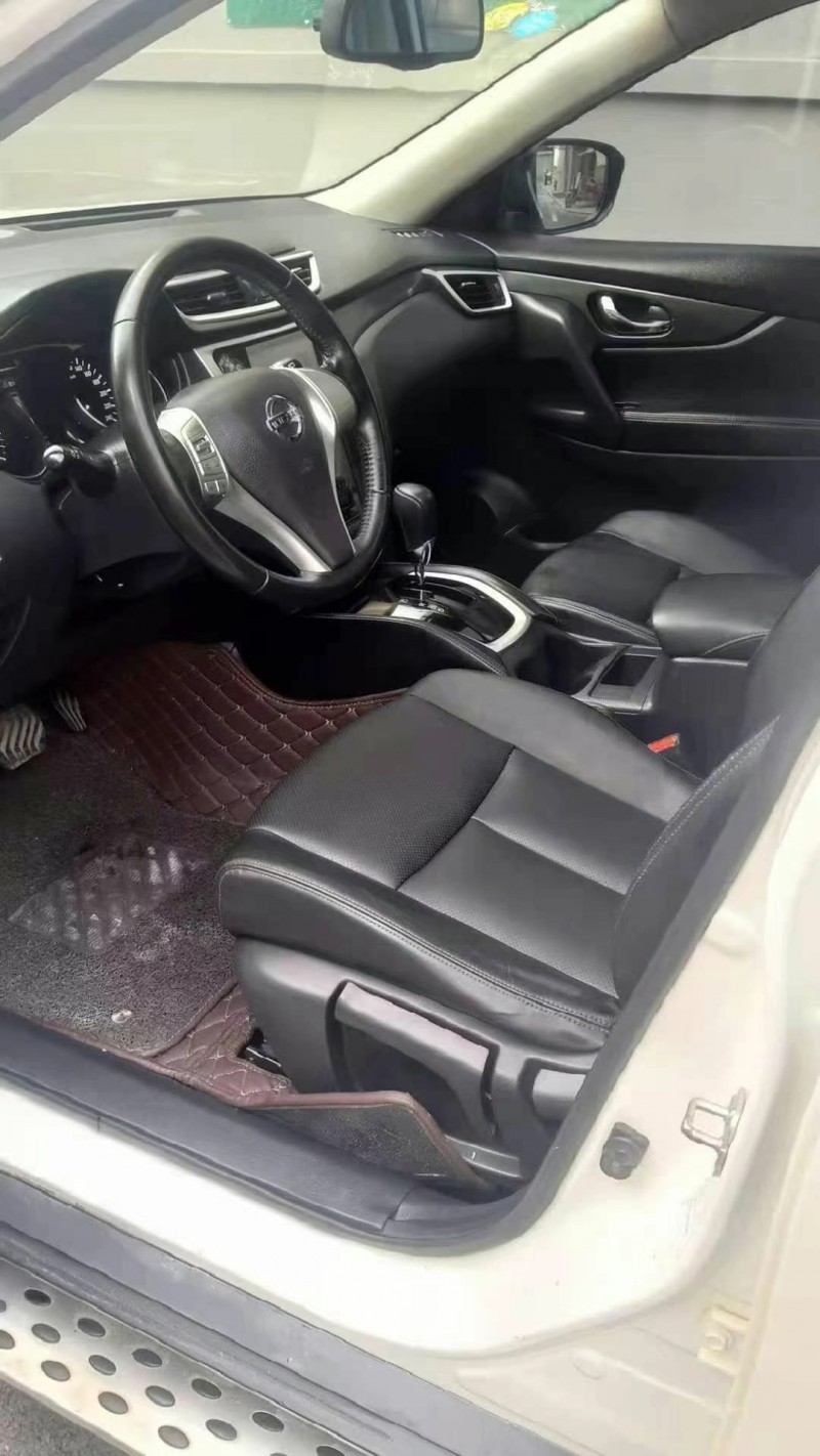 武汉16年日产奇骏3