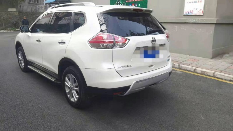 武汉16年日产奇骏8