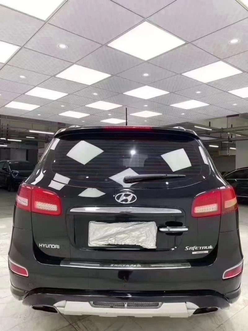 成都14年现代全新胜达9