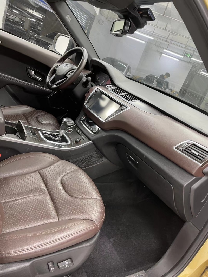 成都16年陆风X77