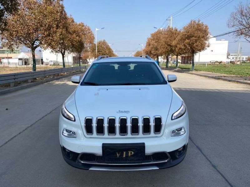 鹽城18年Jeep自由光1