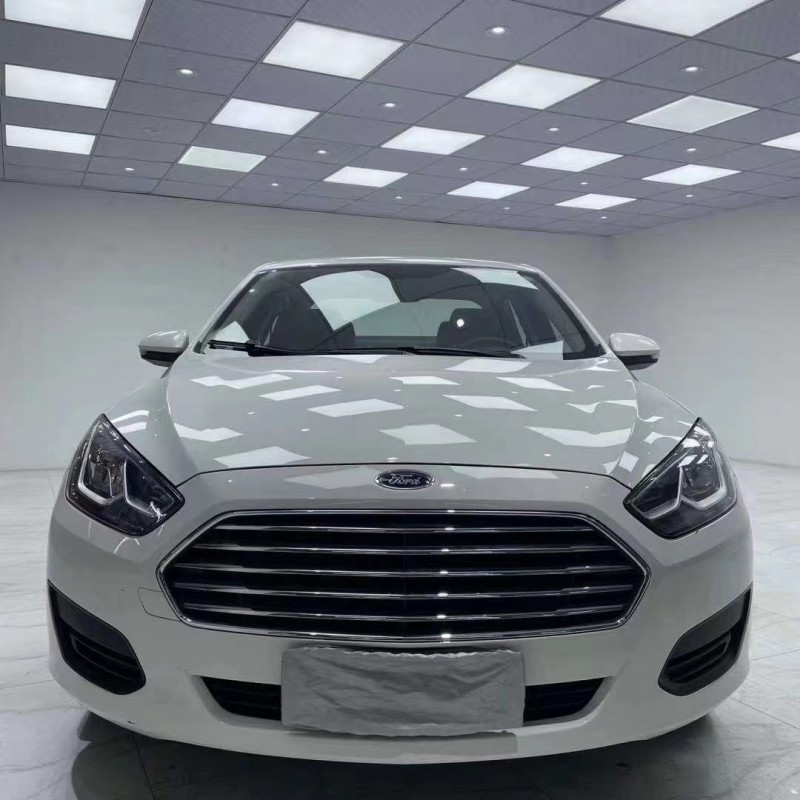 成都20年福特福睿斯1