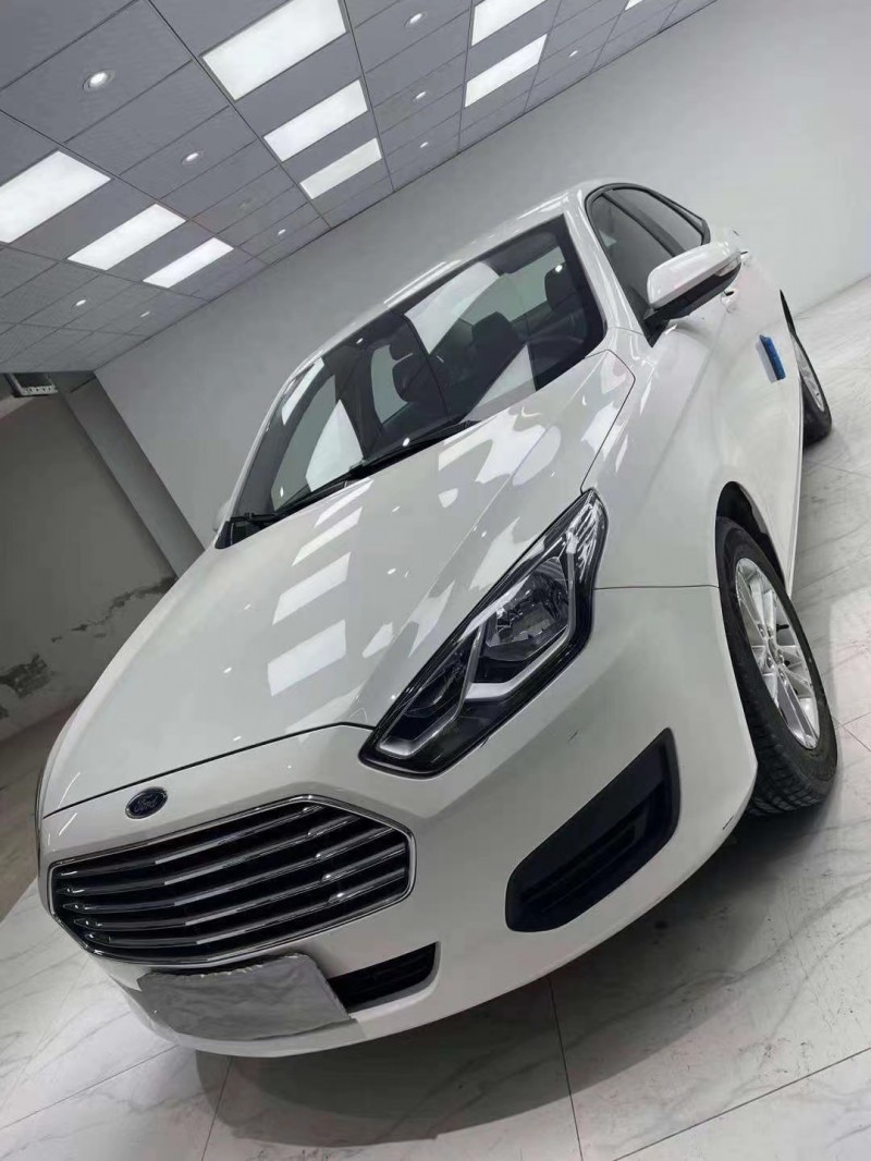 成都20年福特福睿斯2