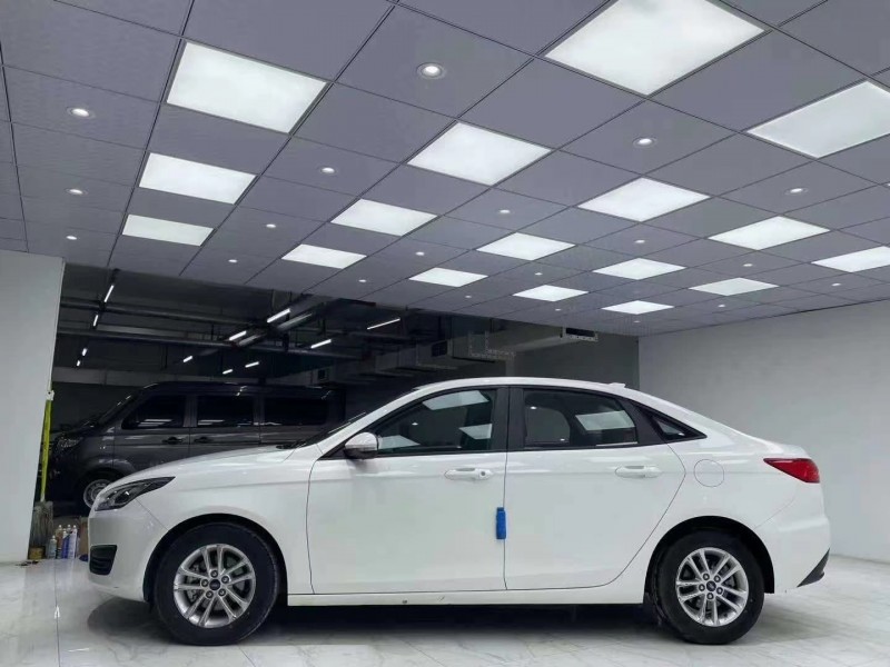 成都20年福特福睿斯3