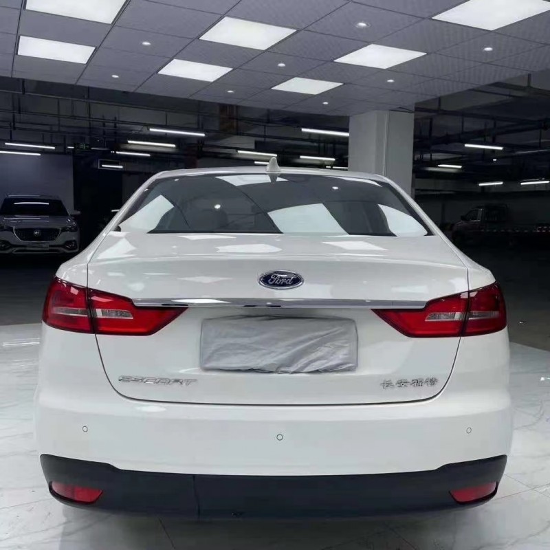 成都20年福特福睿斯9