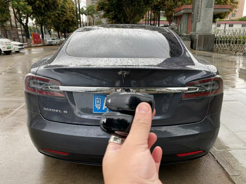 广州16年特斯拉MODEL S4