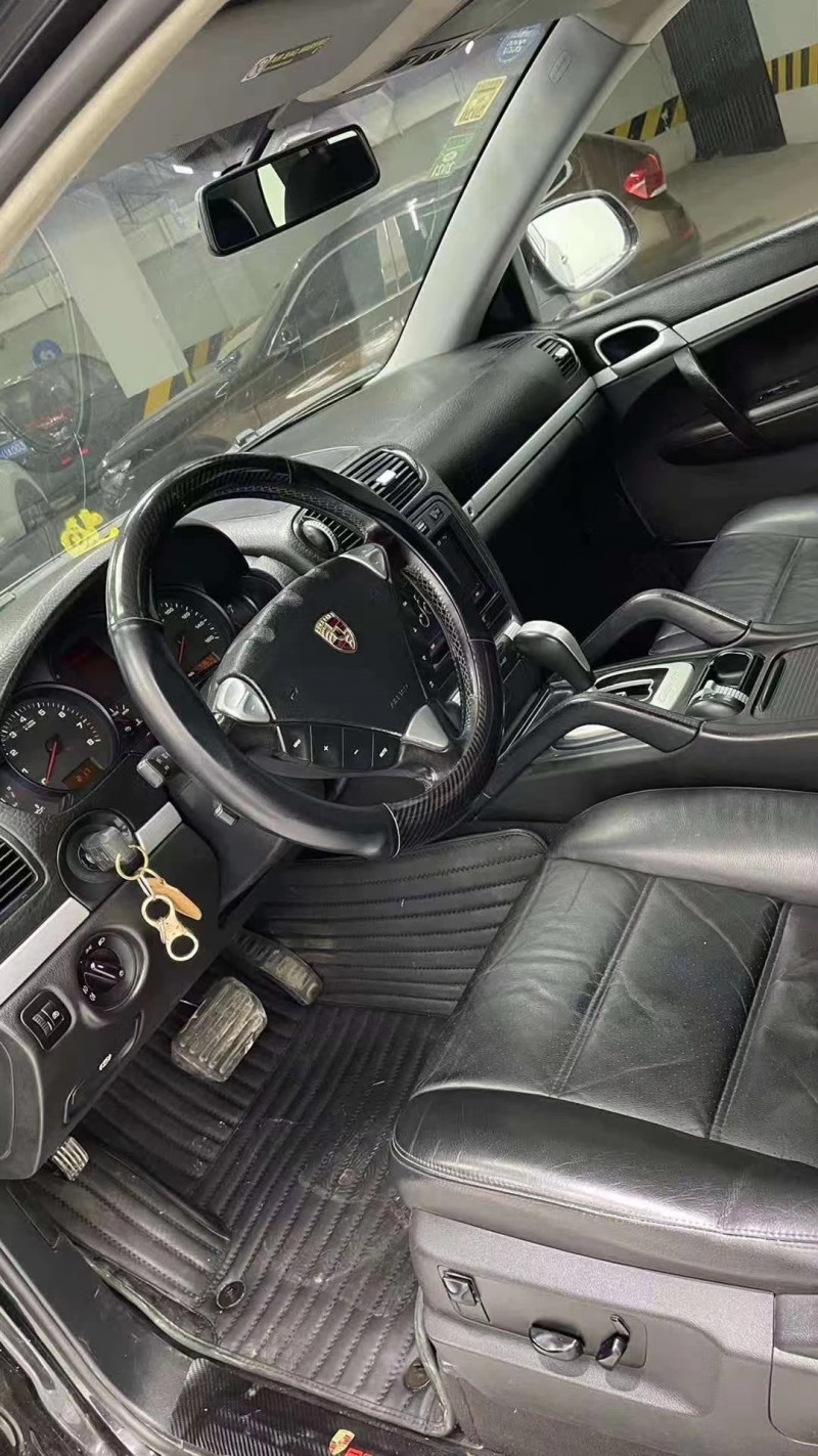 成都07年保时捷卡宴4