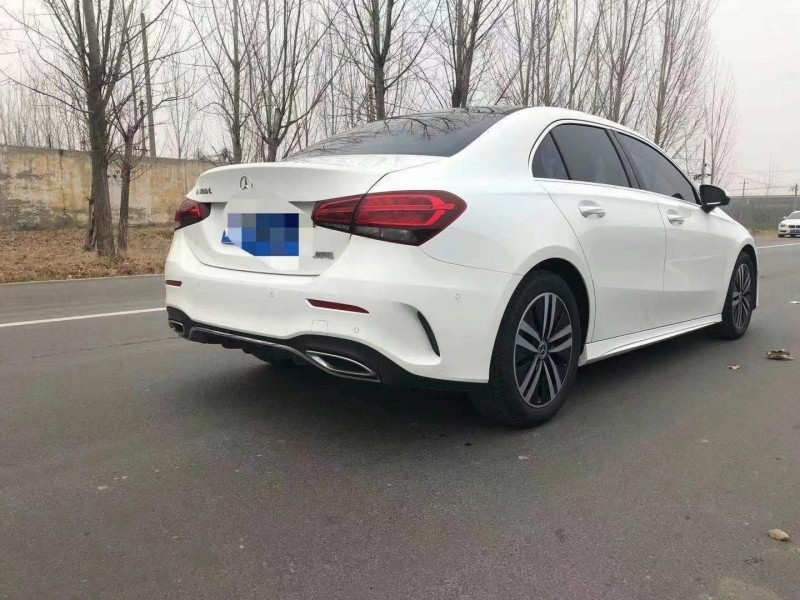 保定19年奔驰A1