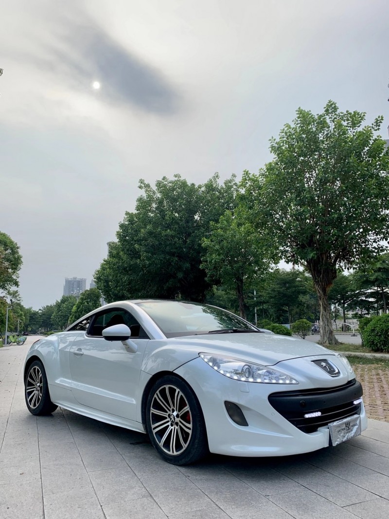 泉州12年標致RCZ5