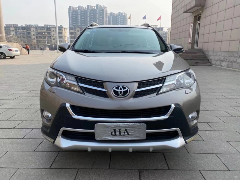 唐山14年豐田RAV4榮放1