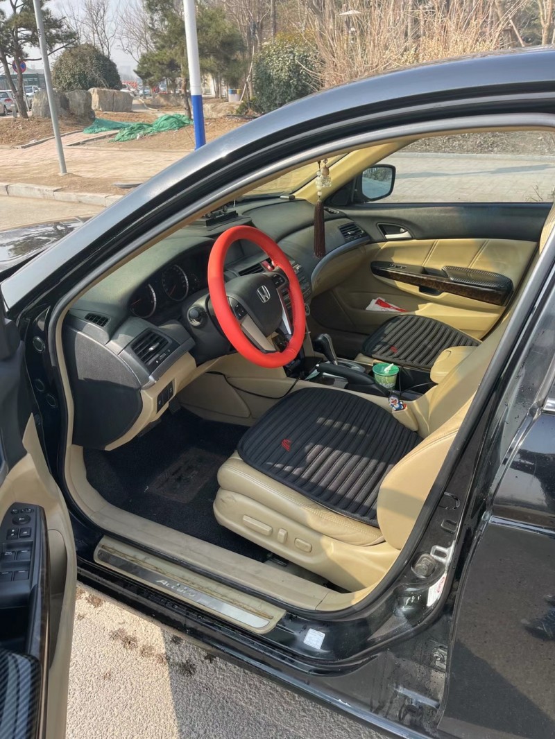 青岛10年本田雅阁4