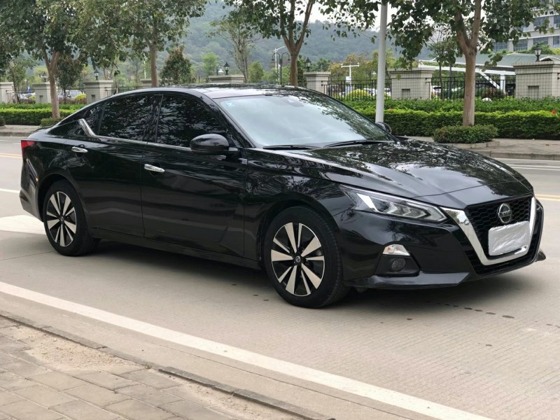 中山20年日产天籁5