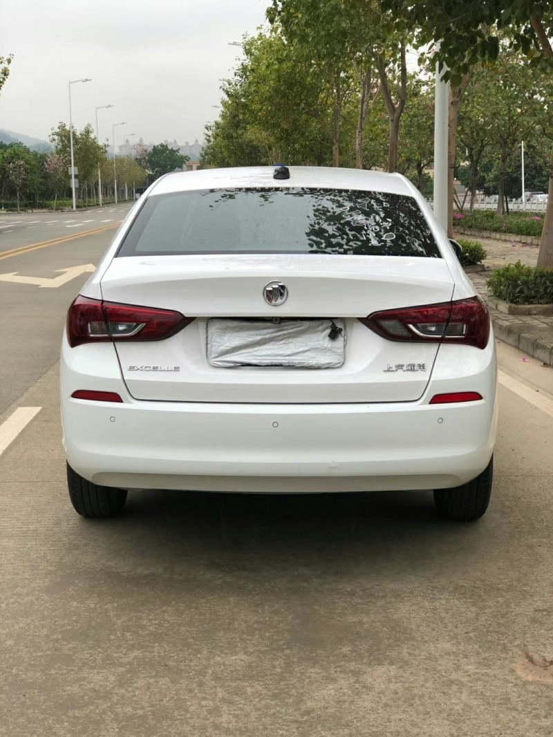 中山18年别克凯越5