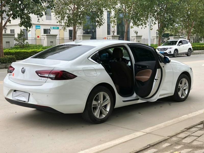 中山19年别克君威4