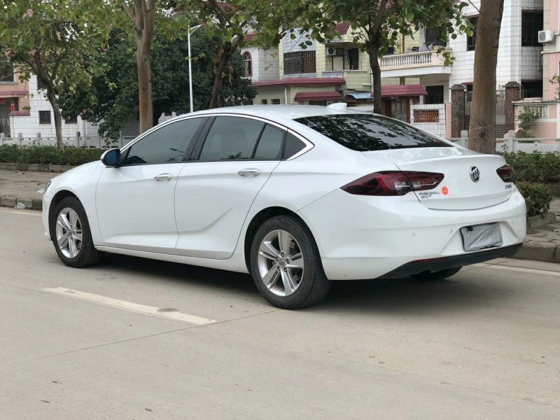 中山19年别克君威5