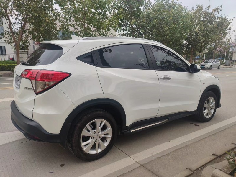 中山19年本田缤智4